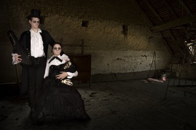 Gotycka para na strychu autorstwa Christine von Diepenbroek