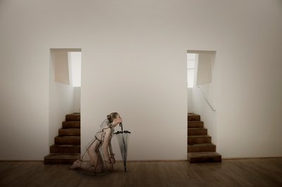 Minimalistyczny parasol damski autorstwa Christine von Diepenbroek