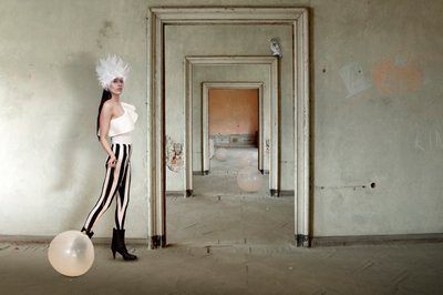 Surrealistyczna moda w progu autorstwa Christine von Diepenbroek
