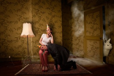 Surrealistyczna impreza królików autorstwa Christine von Diepenbroek