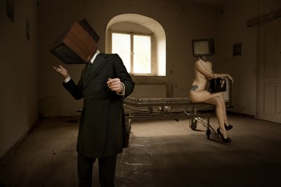 Surrealistyczne głowy z telewizji autorstwa Christine von Diepenbroek