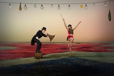 Teatralny spektakl cyrkowy autorstwa Christine von Diepenbroek