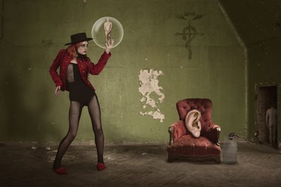 Surrealistyczna bańka kobiety autorstwa Christine von Diepenbroek