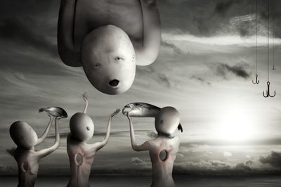 Surrealistyczna ofiara z ryb autorstwa Christophe Kiciak