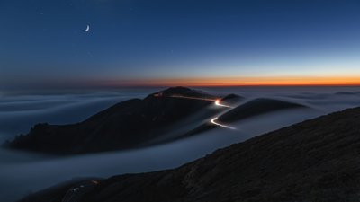 Górska droga ponad chmurami autorstwa Chuanxu Ren
