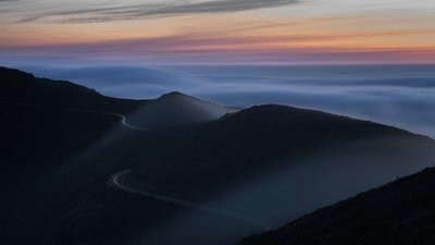 Droga w Górach Zmierzchu autorstwa Chuanxu Ren