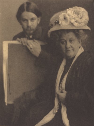 Alvin Langdon Coburn and His Mother, c.1909.    1179665   pl       polish Successfully Translated  Original: Maria, Kristusbarnet og Josef julemorgen Translat: Maria, Kristusbarnet og Josef julemorgen 1268894 pl polish Successfully Translated Original: Boa autorstwa Clarence H White