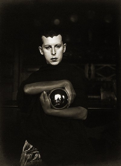 Autoportret, ok. 1927 (odbitka żelatynowo-srebrowa) autorstwa Claude Cahun