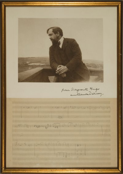 Strona rękopisu muzyki do „Króla Leara”, z portretem wpisanym przez Emmę Debussy, grudzień 1904 (ołówek na papierze i czarno-białe zdjęcie) autorstwa Claude Debussy