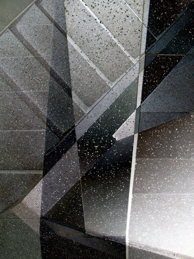 Geometryczna abstrakcja w betonie autorstwa Claudio Boczon