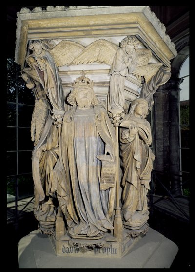 Król Dawid w otoczeniu Mojżesza i Jeremiasza, fragment sześciokątnego cokołu Studni Mojżesza, kamień 1395-1404, szczegóły patrz 86117-19 autorstwa Claus and Malouel, Jean Sluter