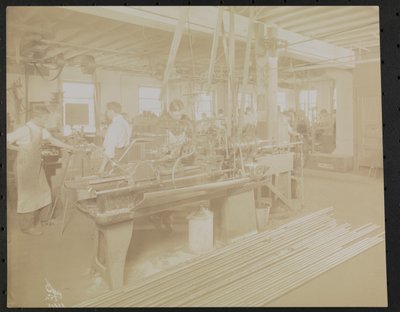 Laboratorium filmowe Dressler & Co. z pracującymi mężczyznami autorstwa Company Byron