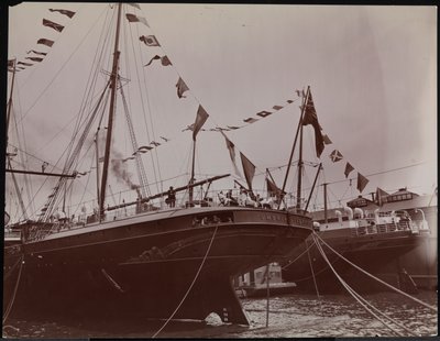 SS „Umbria” w doku, ok. 1897 (zdjęcie czarno-białe) autorstwa Company Byron