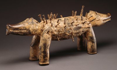 Figurka psa mocy Kongo (drewno, gwoździe) autorstwa Congolese Congolese