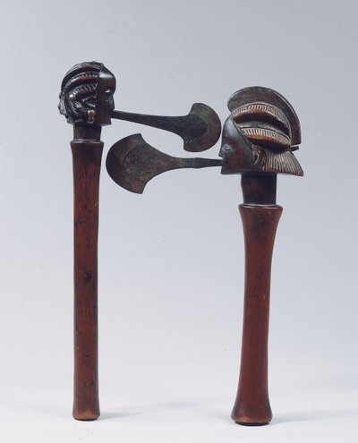 Topory Luba Shankadi (drewno i metal) autorstwa Congolese Congolese