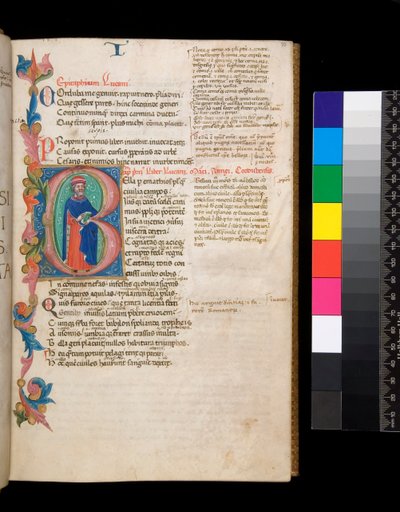 Ms 325. Lucan, Bellum Civile i inne dzieła, f.10r. Iluminowany inicjał [B], zamieszkany przez pełnometrażowy portret autorski, sięgający do częściowego bordiury, ok. 1400-10 (pergamin) autorstwa Cristoforo Cortese