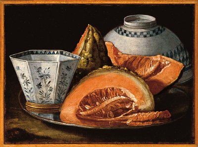 Melon i ośmiokątna filiżanka na srebrnej nasadce, z tyłu odwrócona miska (olej na płótnie) autorstwa Cristoforo Munari