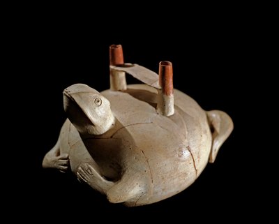 Sztuka przedkolumbijska, cywilizacja Paracas (Peru): waza w kształcie żaby. 800-200 pne. Lima, Narodowe Muzeum Antropologii i Archeologii autorstwa Culture Paracas