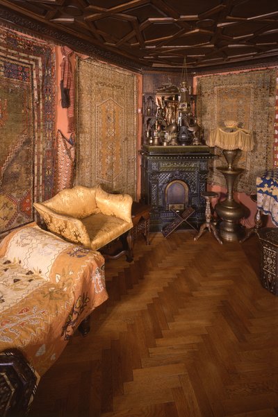 Zamek - farma konopi Harem autorstwa Czech School