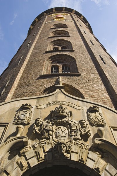 Widok zewnętrzny wieży, ukończony 1643 autorstwa Danish School