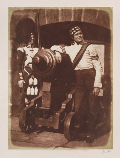 Artylerzysta i Góral, Zamek w Edynburgu (odbitka na papierze solnym z negatywu kalotypowego) autorstwa David Octavius Hill