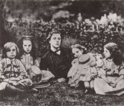 Lewis Carroll z dziećmi Macdonaldów (zdjęcie czarno-białe) autorstwa David Scott Lieutenant-Colonel (after) Dodgson