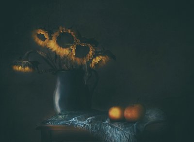 Melancholijne słoneczniki i jabłka autorstwa Delphine Devos
