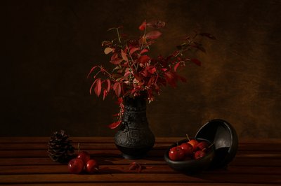 Mroczna jesienna martwa natura autorstwa Dennis Zhang