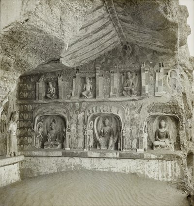 Posągi buddów i bodhisattwów, jaskinia 259, północna ściana, jaskinie Dunhuang, Chiny, zdjęcie 1275/1 (114) autorstwa Desmond Parsons