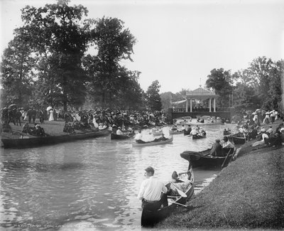 Koncert zespołu na Canale Grande, Belle Isle Park, 1903-20 autorstwa Detroit Publishing Co.