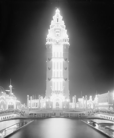 Dreamland nocą, Coney Island, Nowy Jork, ok. 1905 (zdjęcie czarno-białe) autorstwa Detroit Publishing Co.
