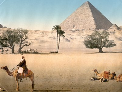 Odpoczywający Beduini w pobliżu Wielkiej Piramidy w Gizie, ok. 1895 r. autorstwa Detroit Publishing Co.