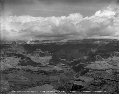 Grand Canon w Arizonie naprzeciwko hotelu Bright Angel, ok. 1900 r. autorstwa Detroit Publishing Co.
