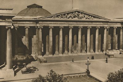Front Kolumnowy Muzeum Brytyjskiego na terenie Starego Domu Montague, c1935. autorstwa Donald McLeish