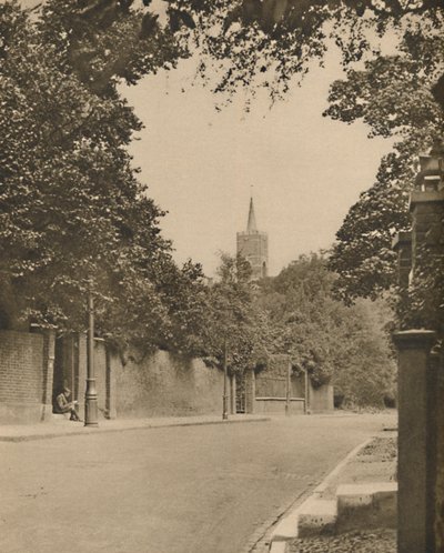Kościół Hampstead między murami liściastymi Frognal Lane, c1935. autorstwa Donald McLeish