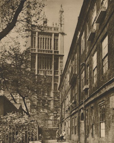 Pinnacle Tower of Record Office z Cliffords Inn, c1935. autorstwa Donald McLeish