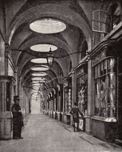 Royal Opera Arcade, Pall Mall, Londyn (zdjęcie czarno-białe) autorstwa Donald McLeish