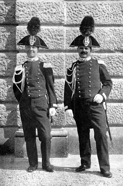 Dwóch włoskich policjantów, 1922. autorstwa Donald McLeish