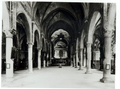 Wnętrze kościoła autorstwa Donato Bramante