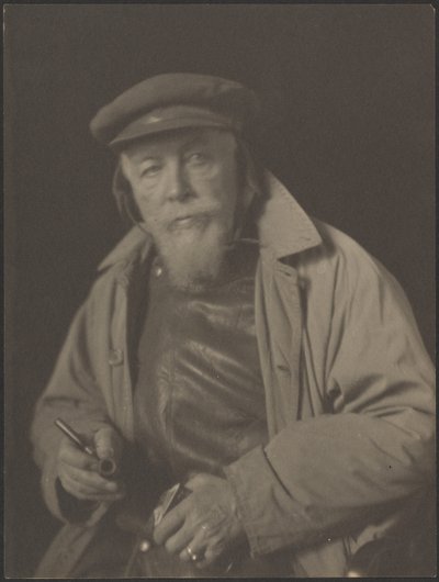 [Brodaty mężczyzna w czapce i z fajką (prawdopodobnie stary kapitan morski)]. autorstwa Doris Ulmann