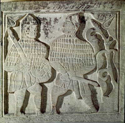 Sztuka Seljukide (Seljukide lub Saljuqide): płaskorzeźba przedstawiająca dwóch wojowników. Z Konyi w Turcji. 13 wiek. Muzeum Sztuki Turecko-Islamskiej, Stambuł autorstwa Dynasty Seljuq