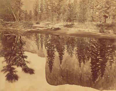 Tutokanula.  Dolina Yosemite.  (Wielki Wódz) - "El Capitan" - odbija się w Merced. autorstwa Eadweard J. Muybridge