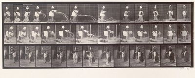 Panna rzucająca wiadro z wodą, tablica 404 z "Animal Locomotion", 1887 autorstwa Eadweard Muybridge