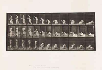 Tabliczka 271. Powstanie z ziemi z papierem w lewej ręce autorstwa Eadweard Muybridge