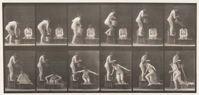 Tabliczka 406. Dwa modele, 8 wiader do nalewania wody powyżej 1 autorstwa Eadweard Muybridge
