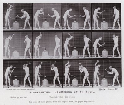 Postać ludzka w ruchu: kowale, uderzający w kowadło (zdjęcie czarno-białe) autorstwa Eadweard Muybridge