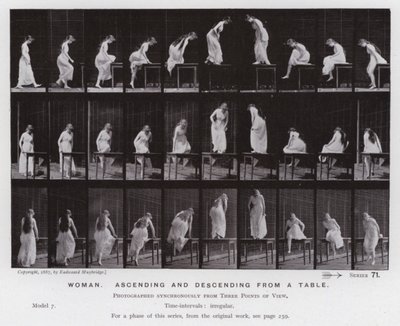 Postać ludzka w ruchu: kobieta wznosząca się i schodząca ze stołu (zdjęcie czarno-białe) autorstwa Eadweard Muybridge