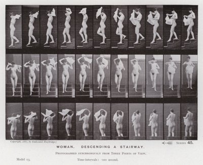 Postać ludzka w ruchu: kobieta schodząca po schodach (zdjęcie czarno-białe) autorstwa Eadweard Muybridge