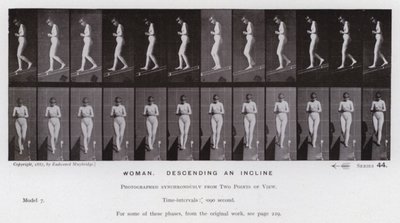 Postać ludzka w ruchu: kobieta schodząca w dół pochyłości (zdjęcie czarno-białe) autorstwa Eadweard Muybridge