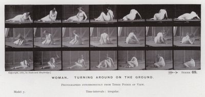 Postać ludzka w ruchu: kobieta obracająca się na ziemi (zdjęcie czarno-białe) autorstwa Eadweard Muybridge